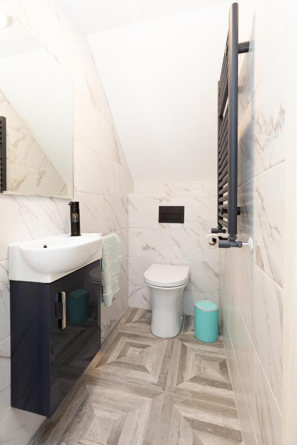 Bective Stud Apartments Наван Екстериор снимка