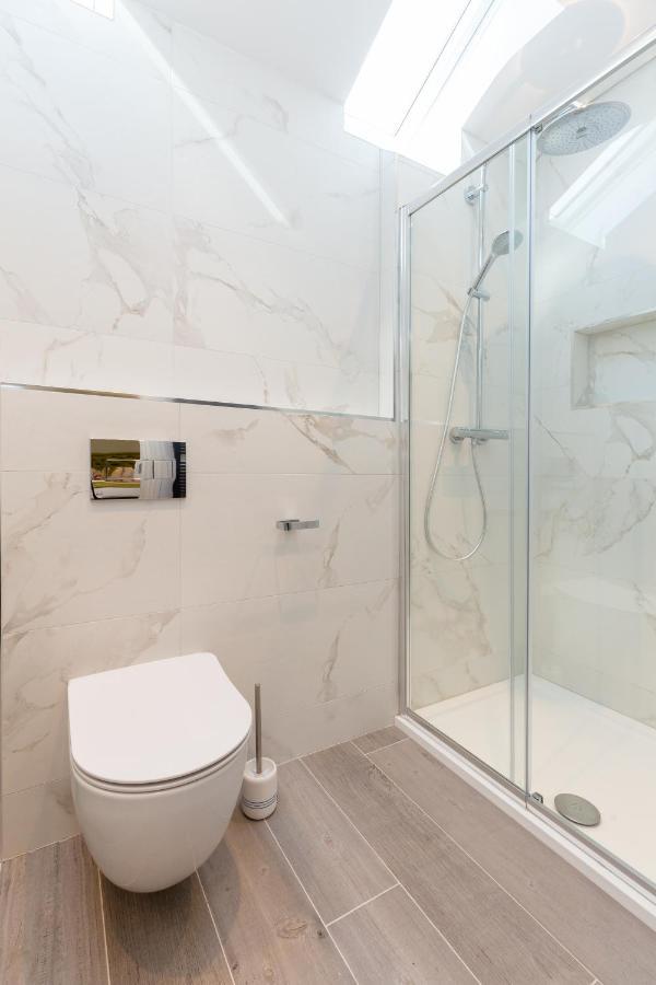 Bective Stud Apartments Наван Екстериор снимка