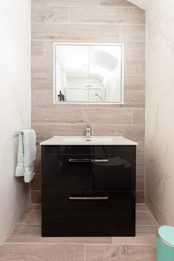 Bective Stud Apartments Наван Екстериор снимка