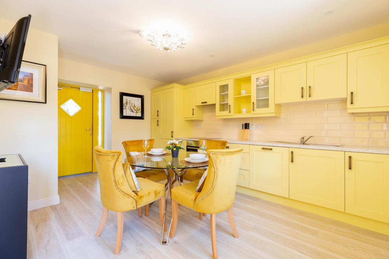 Bective Stud Apartments Наван Екстериор снимка