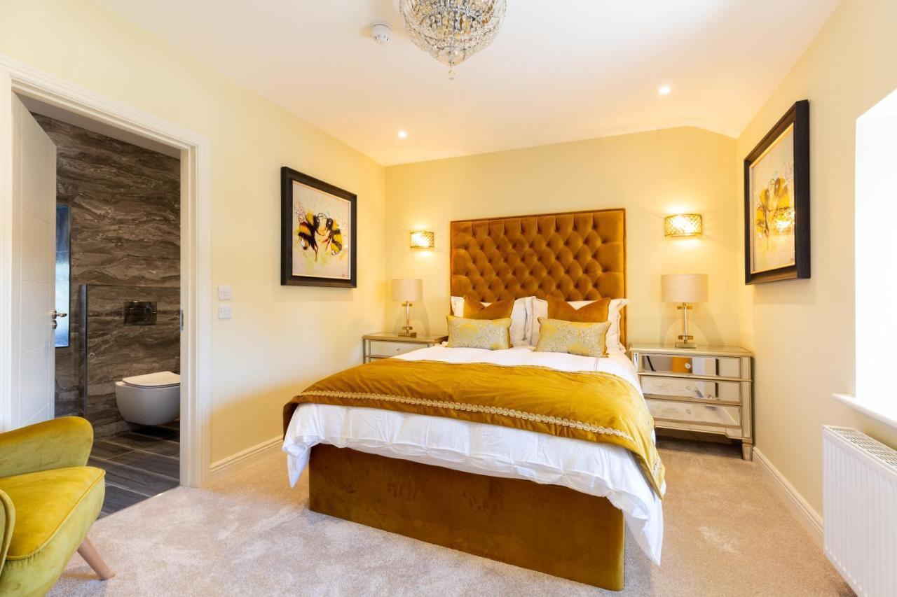 Bective Stud Apartments Наван Екстериор снимка