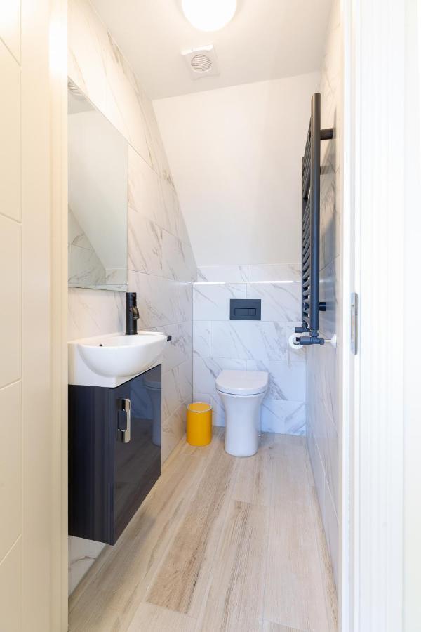 Bective Stud Apartments Наван Екстериор снимка