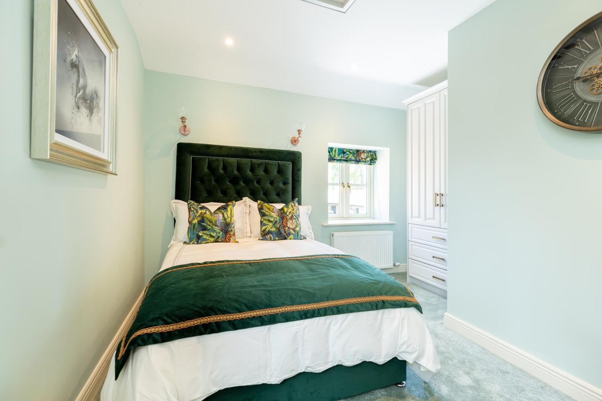 Bective Stud Apartments Наван Екстериор снимка